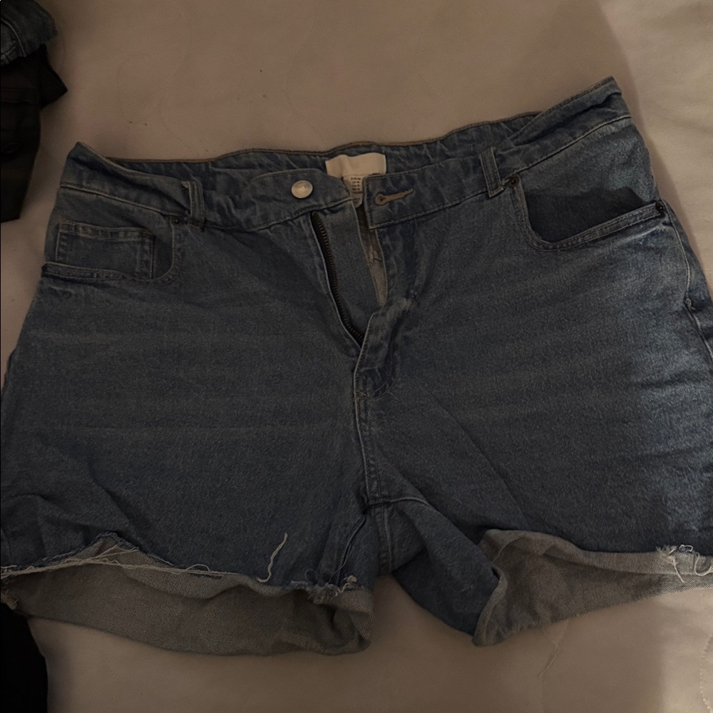 H&M Women’s Light Blue Jean Shorts